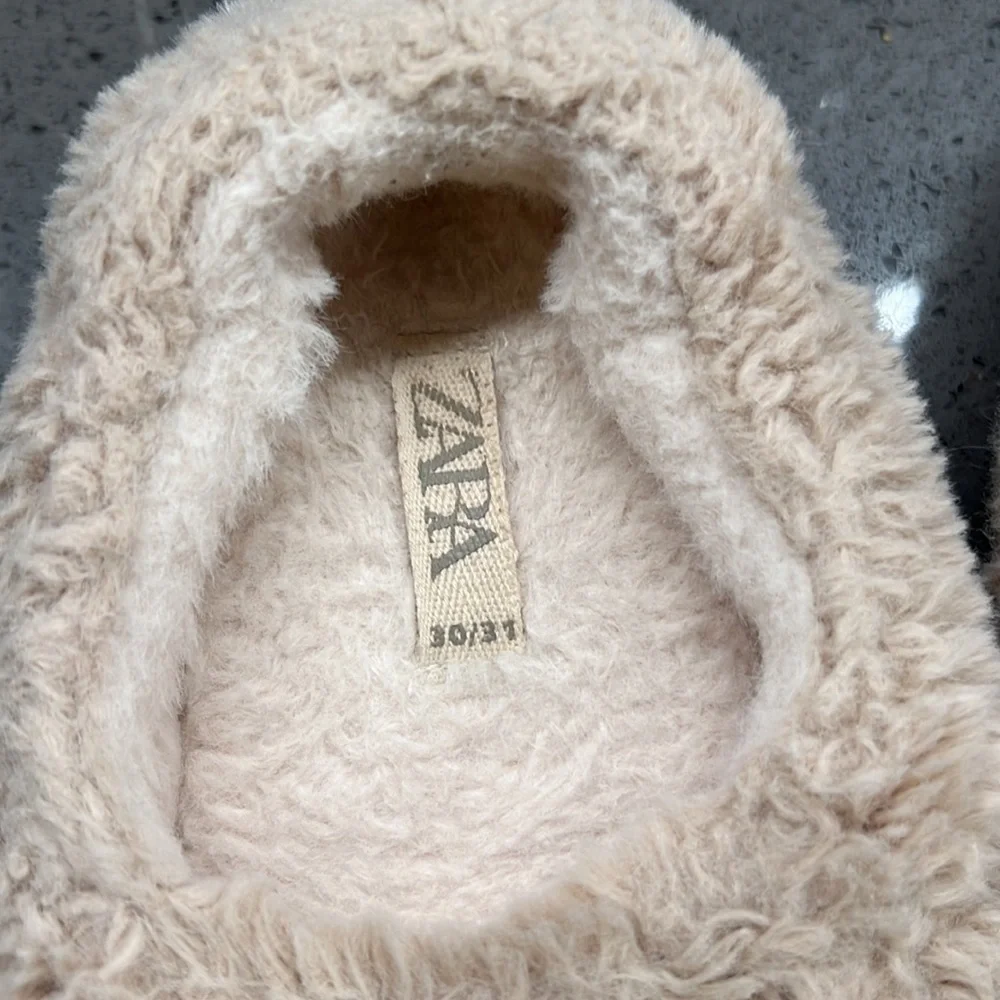 Zara slippers size 12